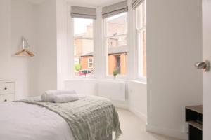 Modern 2 Bed Apartment with Patio Central Leicester