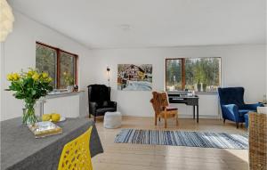 Lovely Home In Randbøl With Kitchen