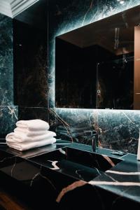 Royal-G Deluxe Hotel