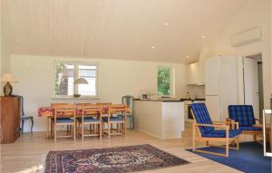 Three-Bedroom Holiday Home In Tikob