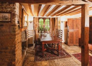 Lyne House Ideal for a celebration or reunion