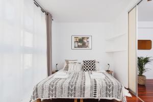 3-Bedroom Apartment with balcony- Krowoderska