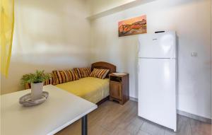 Amazing Home In Pomer With Wifi