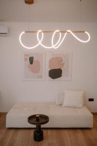 Plānis Str Urban Suites by Semavί