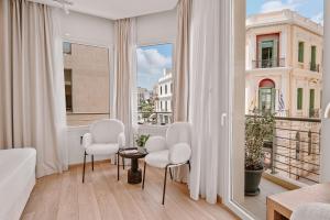 Plānis Str Urban Suites by Semavί