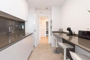 Skyline III Pool & Coworking by ELE Apartments