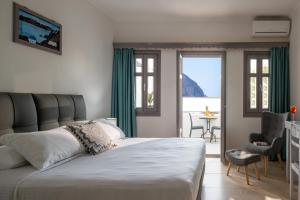 Superior Suite with Outdoor Hot Tub room in Smaragdi Hotel