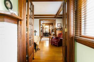 Spacious 4-Bedroom Home 1 Mile to Notre Dame Stadium