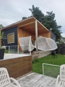 al pie de las sierras en villa del lago