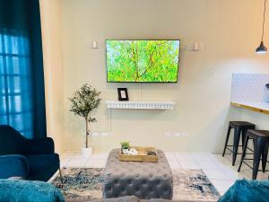 Falcon Oceanview 2br Condo-Airport Transportation Available-24-7Security