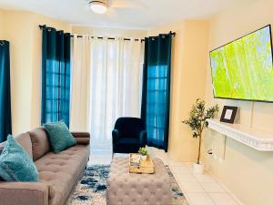 Falcon Oceanview 2br Condo-Airport Transportation Available-24-7Security