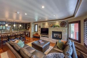 Lion Square Lodge North 280