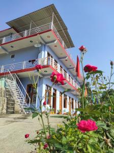 Radha Gopal Royal, Kausani