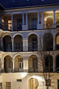 Your Gorgeous and Spacious Dream Home FREE Parking