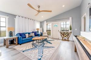 Walk to Beach! Updated Home in South Padre Island