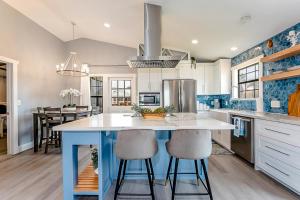 Walk to Beach! Updated Home in South Padre Island