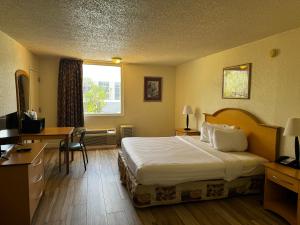 King Room room in Monumental Movieland Hotel