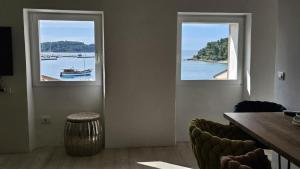 WHITE Sea View - Two Bedroom Apartment 