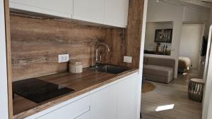 WHITE Sea View - Two Bedroom Apartment 