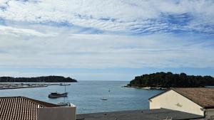 WHITE Sea View - Two Bedroom Apartment 