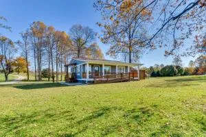 Modern Clarkesville Cottage with Decks and Patio! - Toccoa