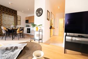 Elegancki Apartament 3city Blisko Rzeki w Gdańsku by Noclegi Renters