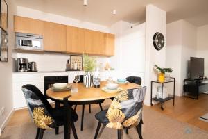 Elegancki Apartament 3city Blisko Rzeki w Gdańsku by Noclegi Renters