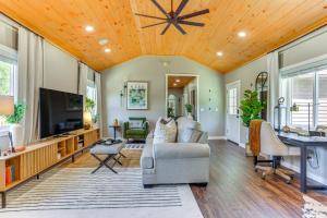 Delaware River Access Peaceful Farm Retreat!