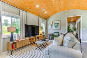 Delaware River Access Peaceful Farm Retreat!