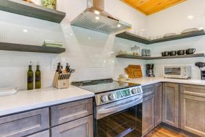 Delaware River Access Peaceful Farm Retreat!