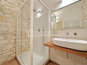 204- Villa Fernanda - Trilocale di charme al piano terra, immerso nel verde, in centro a Numana - SPIAGGIA e NAVETTA WHITE BEACH CLUB OMAGGIO dal lun al ven FINO AL 02-08