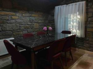 Eğri Meşeler Gökçeada Eski Bademlide Tarihi Taş Ev