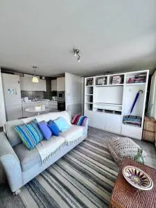 En Los Dominicos, con azotea, 1D - Apoquindo