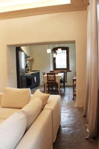 Historic lakeside villa w majestic Tre Cime views