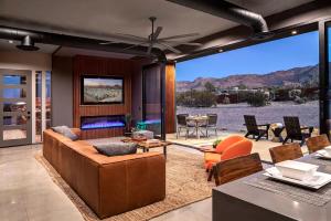 Sundial by Fieldtrip Modern Luxury with Hot Tub Mountain Views