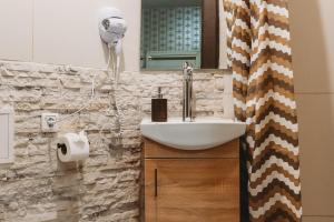 Old Town Private Room, Shared Bath - D