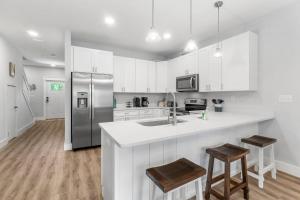 Modern Townhome Close to Beach, Restaurants, Entertainment! by Dolce Vita Getaways PCB