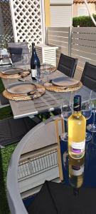 T2 4 Personnes Entièrement Rénové Narbonne Plage Front de Mer avec Parking Privatif, Climatisation, et Machine à laver séchante