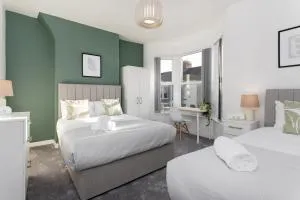 Cowley House - Air Host & Stay - Sleeps 7 - Walton on the Hill