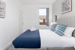 Cowley House - Air Host & Stay - Sleeps 7