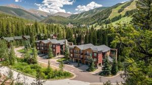 Three-Bedroom Apartment room in Trademark condo