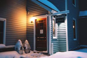 Fireside Inn & Hostel