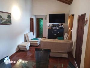 Villa Samantha - Casa Colonial con Parqueadero