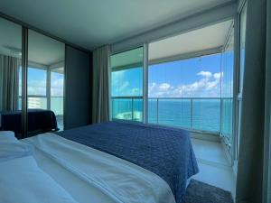 Apartamento alto padrão com vista mar na Barra