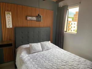34 BELLo APARTAMENTO EN LA MEJOR ZONA DE MEDELLIN LAURELES ESTADIO 2 HAb 2 BAÑOS