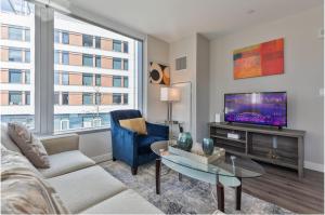 Luxury Apt with Harbor Views