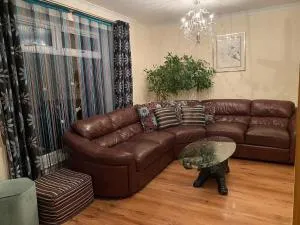 Stunning 3 bedroom house with 2 bathrooms - Pollokshaws