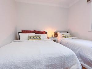 Elegant Villa Near Shopping Mall