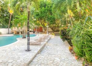 Villa Infinito Banis Exclusive Beachside Mansion