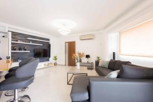 Malvina homes Mastambas